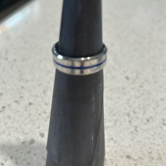 Great looking 8mm stainless steel ring - Picture 1 of 5